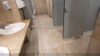 Горячее порно видео с сыном в туалете