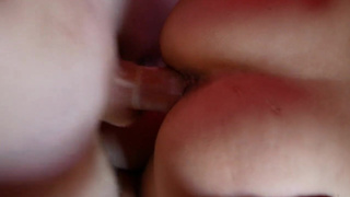 Экстремальный секс с двумя партнерами и обильной спермой