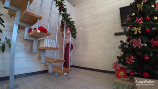 Новогодний подарок сестрёнке – страстное порно видео с красивой девушкой