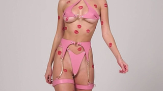 Горячее порно видео с красивой девушкой