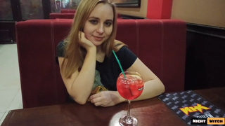 Страстный минет в парке после коктейля