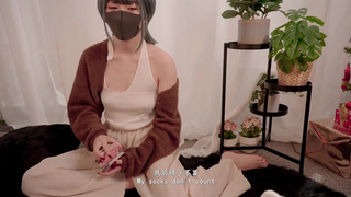 Страстная азиатка раздевается для горячего секса