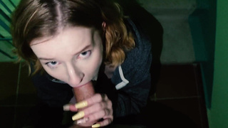 Секс в подъезде смотреть онлайн – запретные ласки