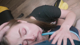 Дочь удивилась, когда член отца оказался в киске, а от хуя в жопе вообще охуела