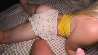 Снял презерватив и кончил внутрь - страстный секс с креативом