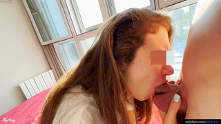 Жена отказывает, а подруга без трусиков дразнит — горячее видео