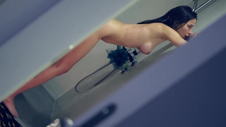 Смотри бесплатно: домашнее порно с долгим мытьем и жаркой развязкой