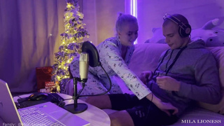 Секс видео онлайн: страстный домашний секс с красивой мамой