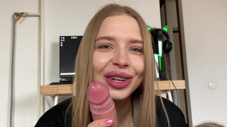 Страстный минет и лишение девственности – эксклюзивное порно видео