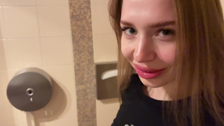 Секс в туалете с фитоняшкой – горячее видео с диетой удовольствий