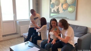 Горячее лесбийское порно превращается в жесткий трах