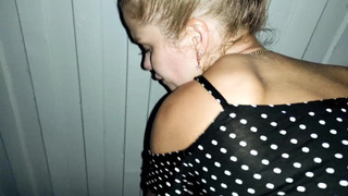 Жесткое порно с незнакомкой – экстремальный секс на остановке