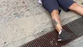 Жесткое порно на публике с мочалкой