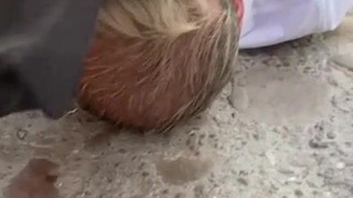 Жесткое порно на публике с мочалкой