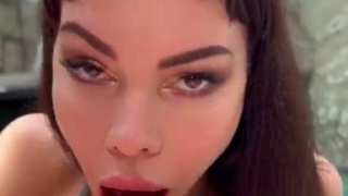 Домашнее порно видео с красивой девушкой