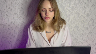 AN ACCOUNTANT GOT HERSELF TO BE FUCKED SO AS NOT TO LOSE HIS JOB