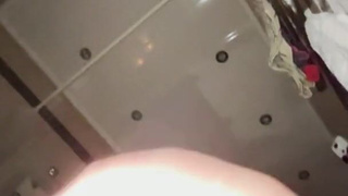 Молодая блондинка 18+ в горячем порно видео