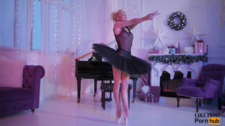 Смотреть онлайн HD порно с голой балериной