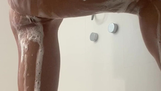 Секс в ванной с идеальной попкой