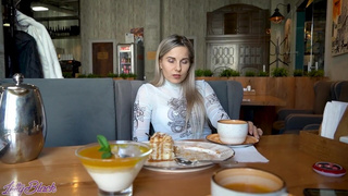 Страстный оргазм в кафе: управляемый секс на публике