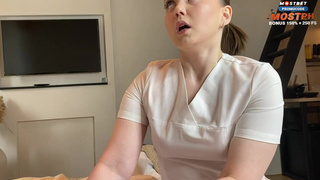 Реальная медсестра взяла сперму на анализ