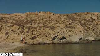 Смотреть онлайн – жаркий секс на отдыхе с огромным членом