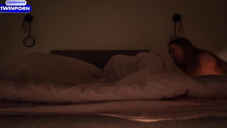 Страстный секс с кончанием и кремпаем втайне от пасынка