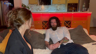 Мачеха соблазняет — домашнее порно видео с аналом