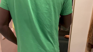 Черный парень жестко трахает белую киску в страстном порно видео