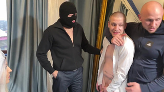 Жесткое секс видео: жена отдалась за долги в анал мужикам