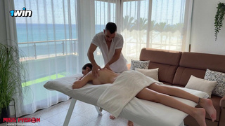 Эротический массаж с страстными стонами