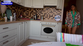 Трахнул мамку друга и в неё накончал! Она простит меня за кремпай?