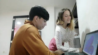 Секс кончает на лицо в HD качестве