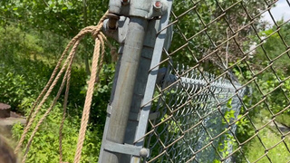 Что творите? Ебёте меня связанную публично, хоть не оплодотворяйте