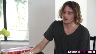 Горячий тройничок с подругой и её мамой – порно видео с развратными девушками