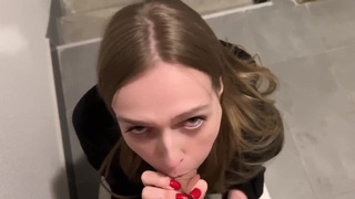 Реальное русское порно – жесткий секс в общественном месте