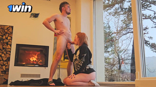 Страстный секс у окна с кончанием на жену