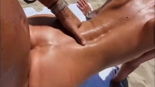 Русские нудисты страстно занимаются сексом на пляже – эксклюзивное видео