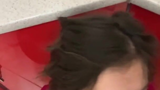 Кухонный секс: глубокий минет и страсть в HD качестве