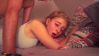 Maryjane Auryn испытывает мощные оргазмы от огромного члена