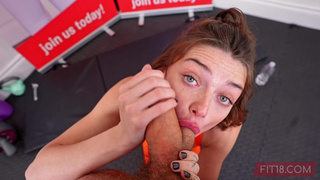 Shrooms Q в горячем порно для фитнес-клуба