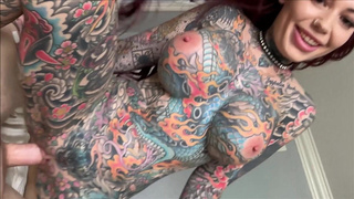 Секс видео с татушницей в HD