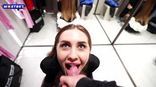 Секс в магазине одежды с развратной барышней