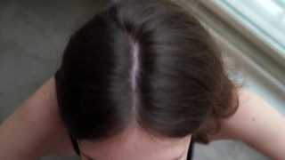 Страстный минет от соседки - смотреть порно онлайн