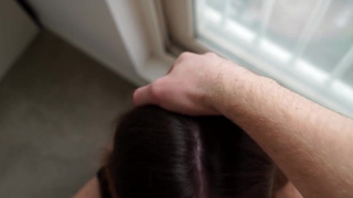 Страстный минет от соседки - смотреть порно онлайн