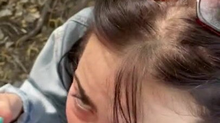 Горячая украинская брюнетка в лесном порно