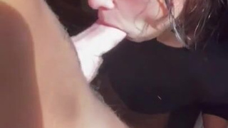 Смотреть секс с незнакомкой - слюнявый глубокий минет в чужой квартире