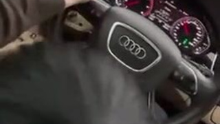 Жесткий секс в такси снимают на телефон