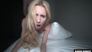 Горячее порно видео с развратной блондинкой