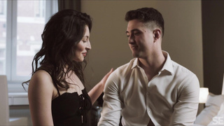 Реальное порно видео с развратной брюнеткой в HD